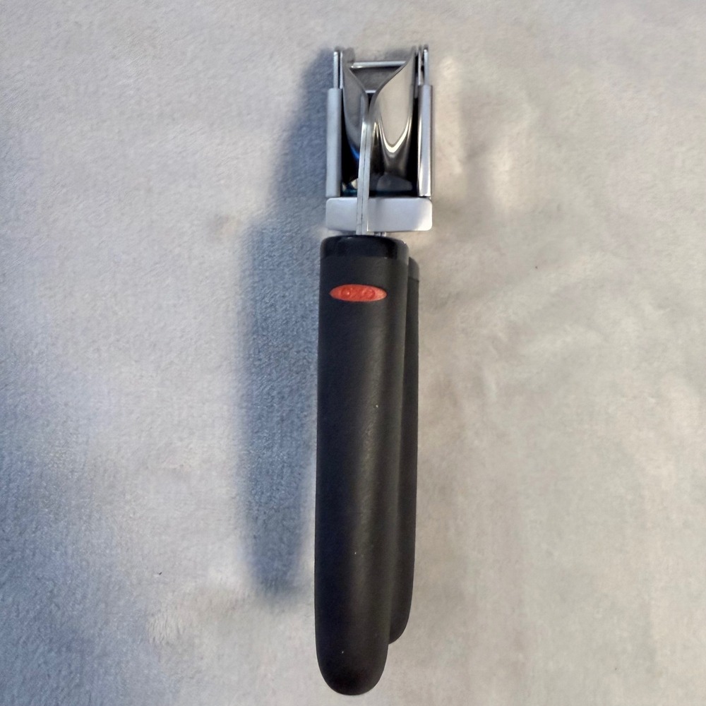 NEW OXO Good Grips Garlic Press Stainless Steel Heavy Duty Built-In Cleaner